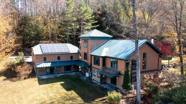 $1,470,000 | 224 Cobble Ridge Road, Londonderry, VT 05148
