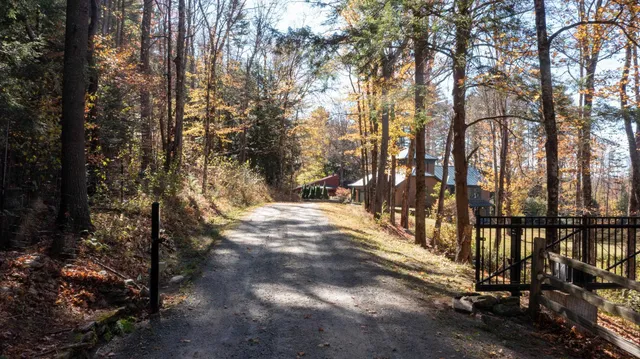 $1,470,000 | 224 Cobble Ridge Road, Londonderry, VT 05148
