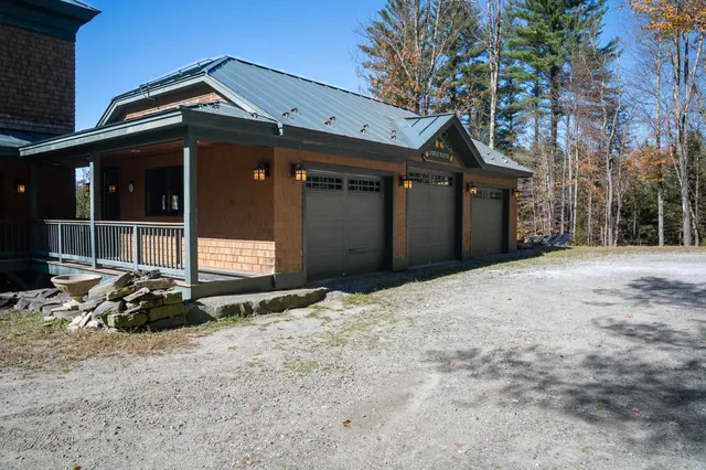 $1,470,000 | 224 Cobble Ridge Road, Londonderry, VT 05148