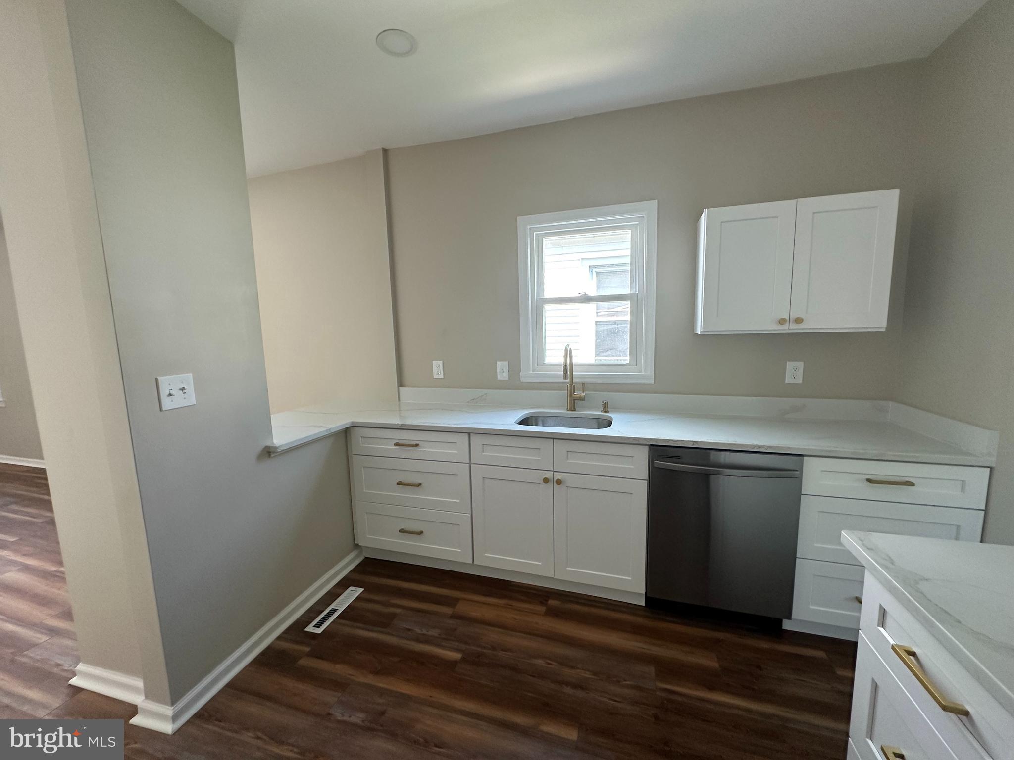 505 Delaware Avenue Riverside, NJ 08075 - Photo 2 of 16 Kitchen