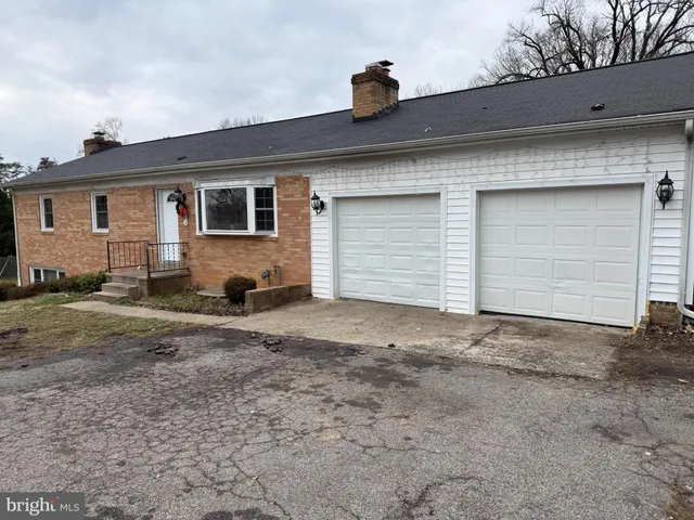 $3,850 | 4032 Olley Lane, Fairfax, VA 22032