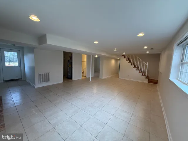 $3,850 | 4032 Olley Lane, Fairfax, VA 22032