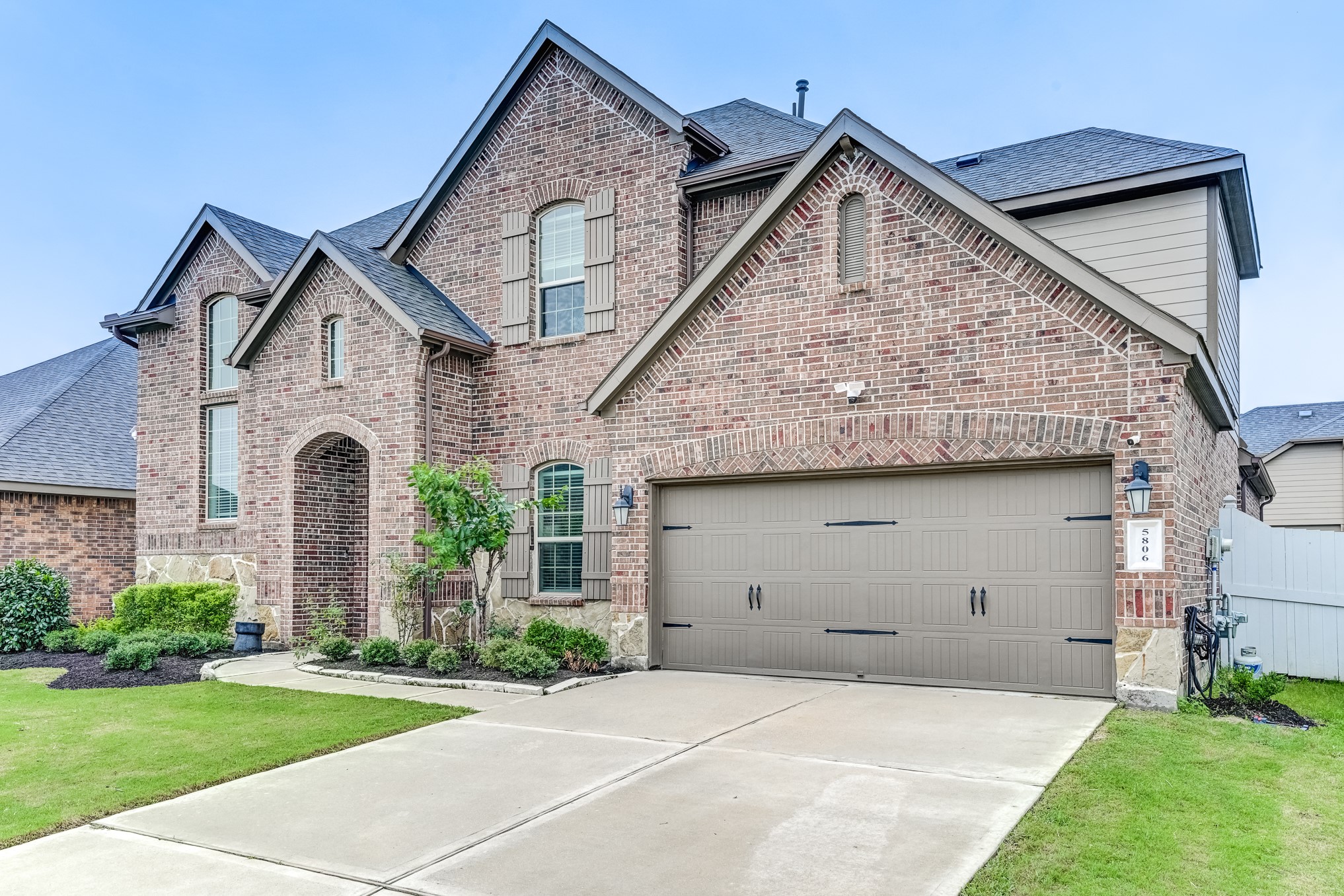 5806 Metaphor Way Rosenberg, TX 77469 - Photo 2 of 50 a front view of a house with a garden and plants
