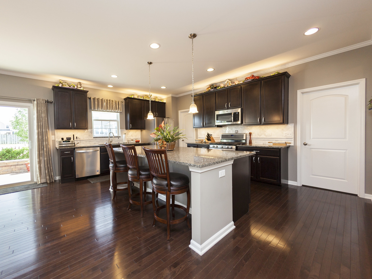 3011 Range Road Elgin, IL 60124 - Photo 5 of 35