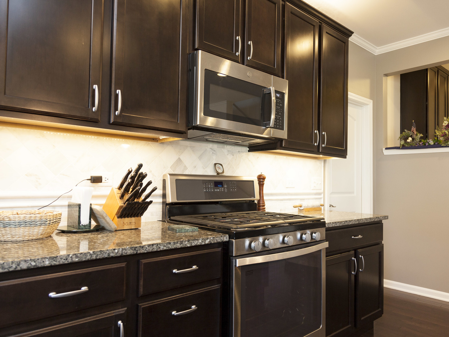 3011 Range Road Elgin, IL 60124 - Photo 6 of 35