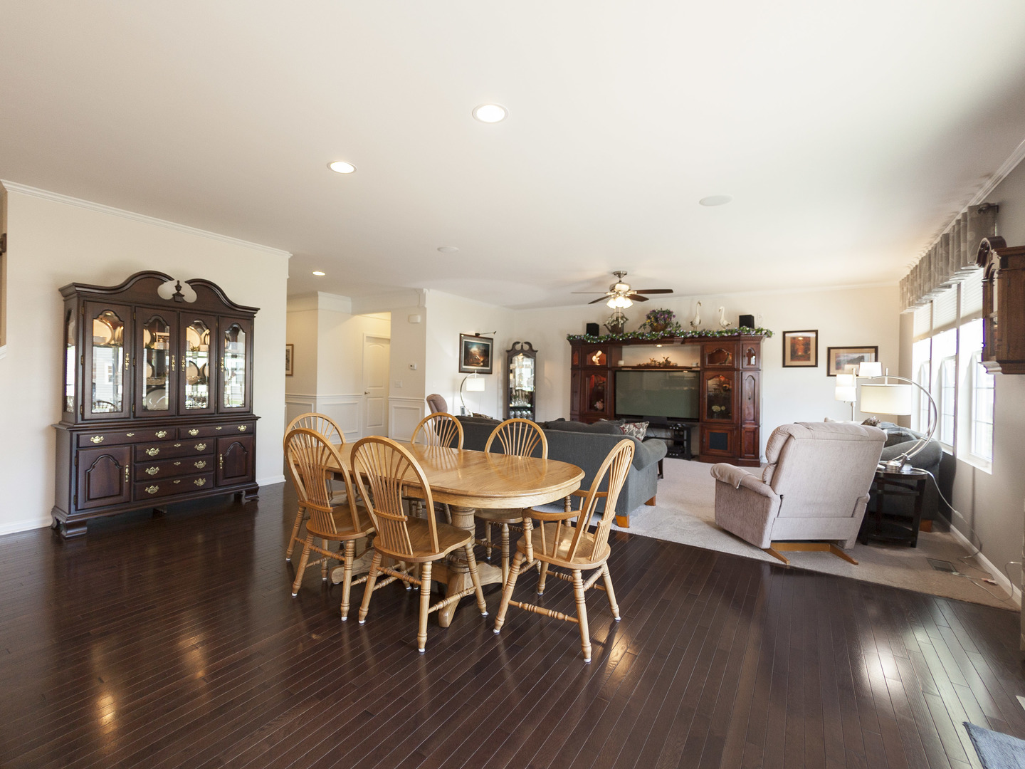 3011 Range Road Elgin, IL 60124 - Photo 10 of 35
