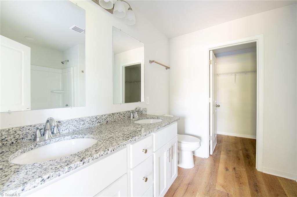 1127 Avalon Road Greensboro, NC 27401 - Photo 11 of 19 Primary Bathoom