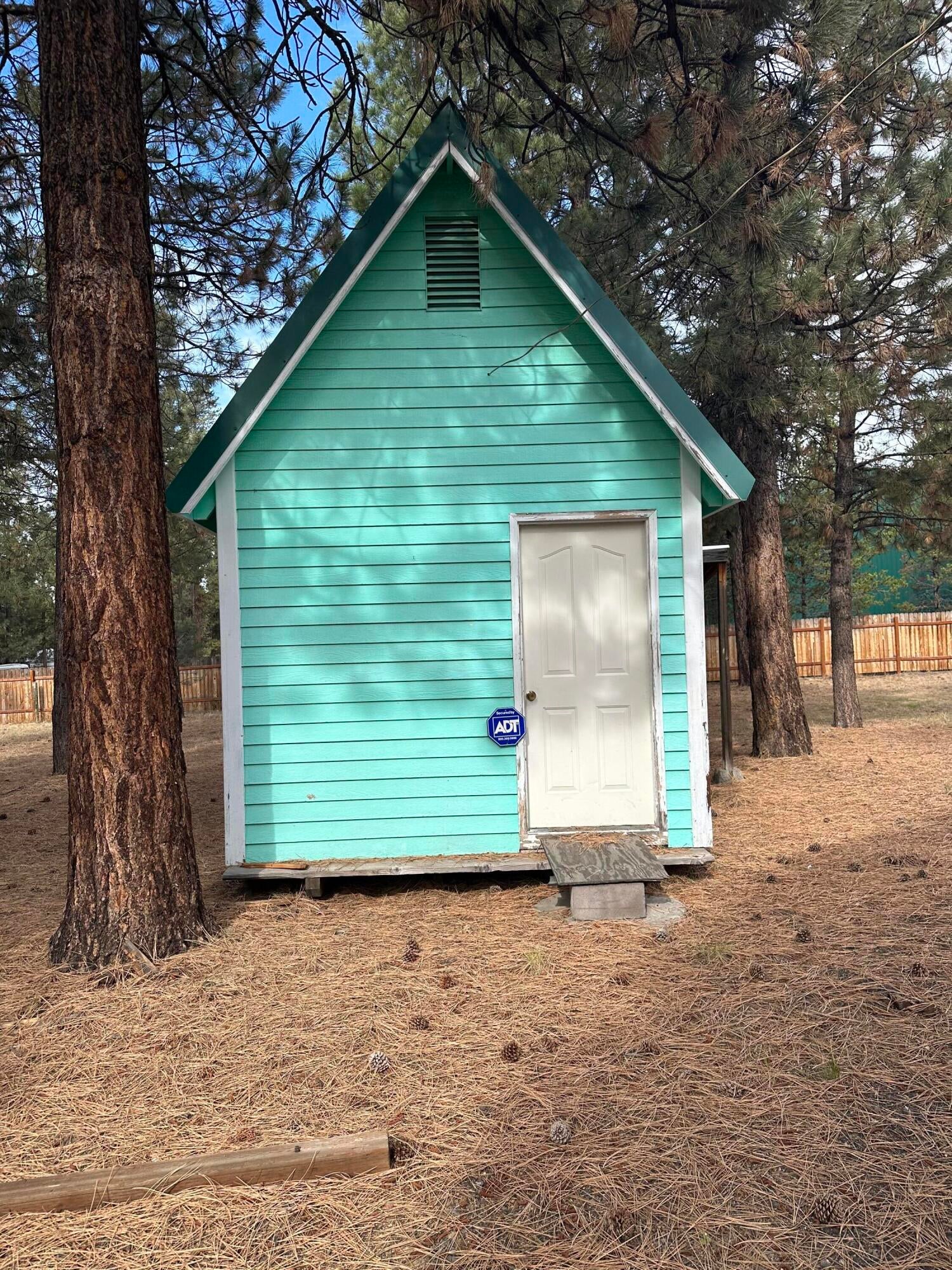 17672 Randy Court La Pine, OR 97739 - Photo 18 of 20 Storage shed