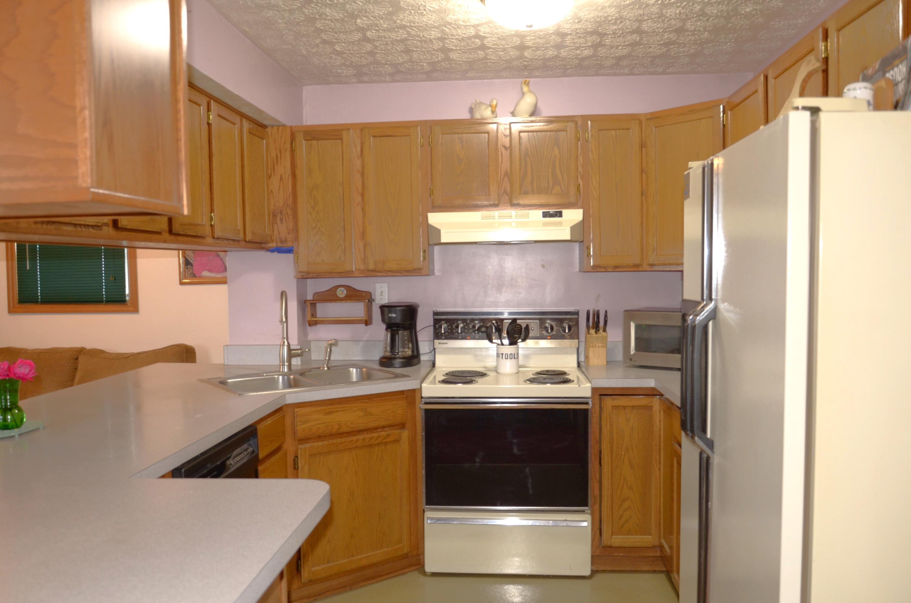 3288 Everson Road East Columbus, OH 43232 - Photo 7 of 23 Kitchen