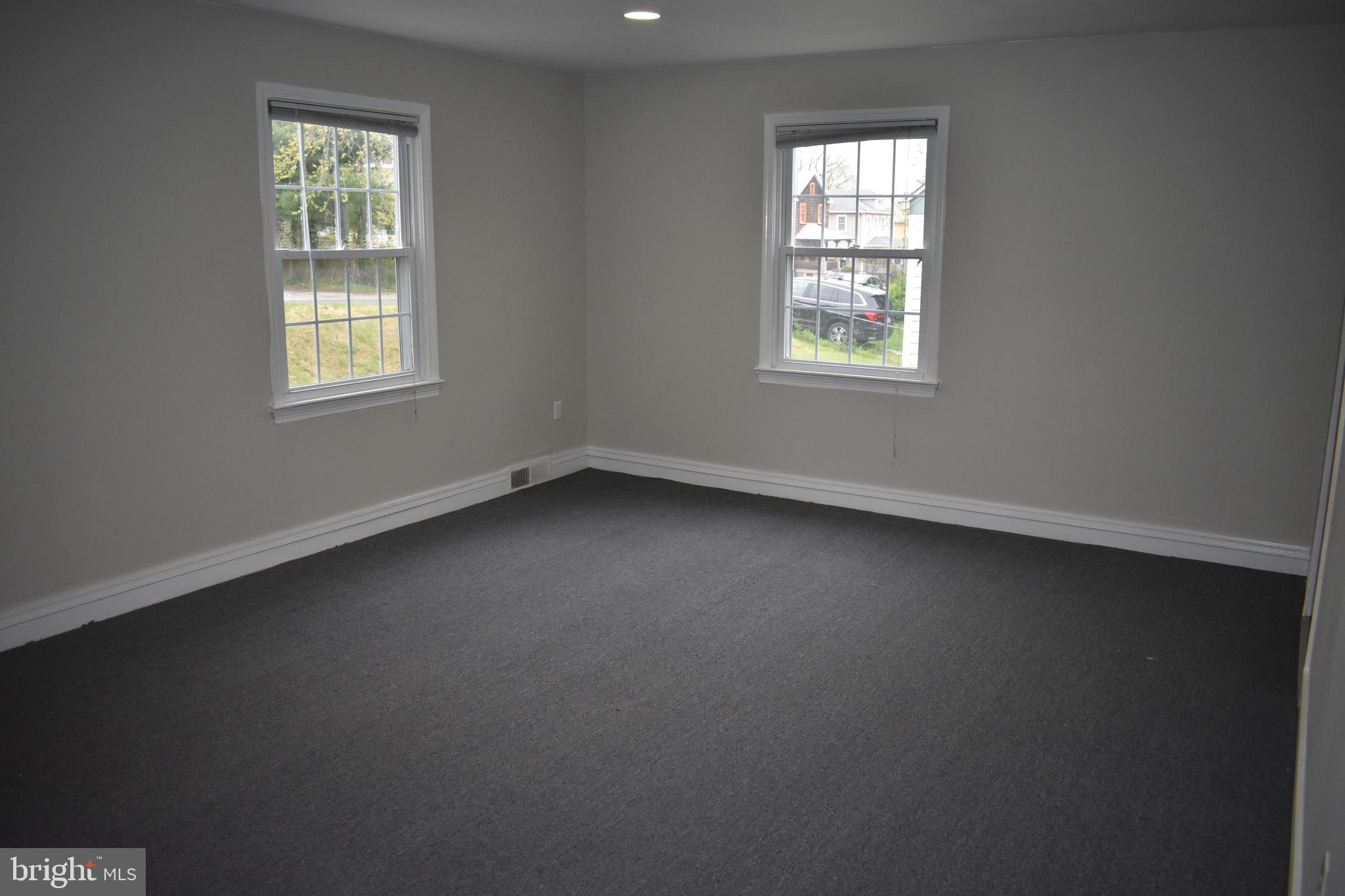 636 Orpington Road Baltimore, MD 21229 - Photo 3 of 24