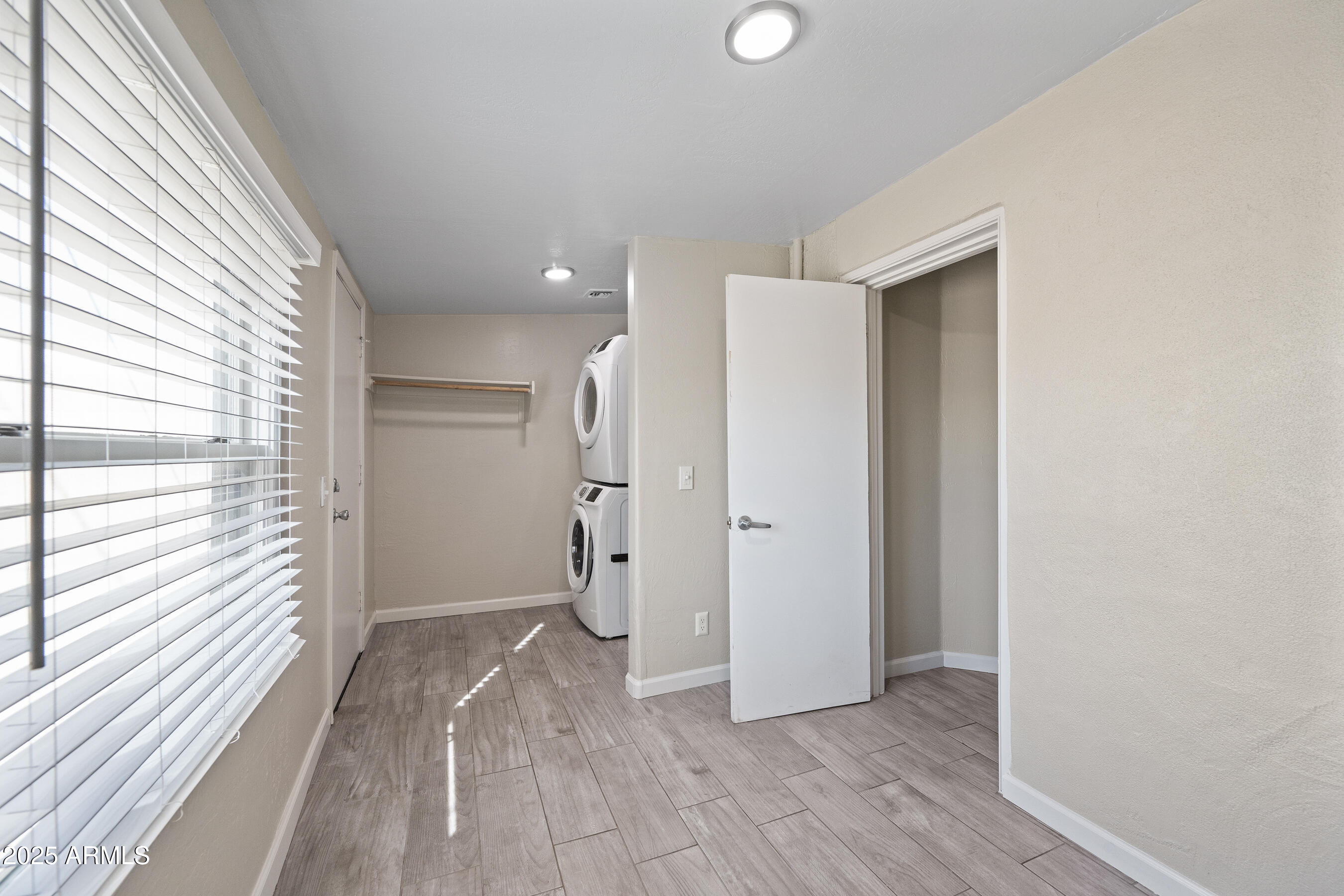 438 North 17th Avenue, Unit A Phoenix, AZ 85007 - Photo 14 of 20 a view of hallway with a large window and wooden floor