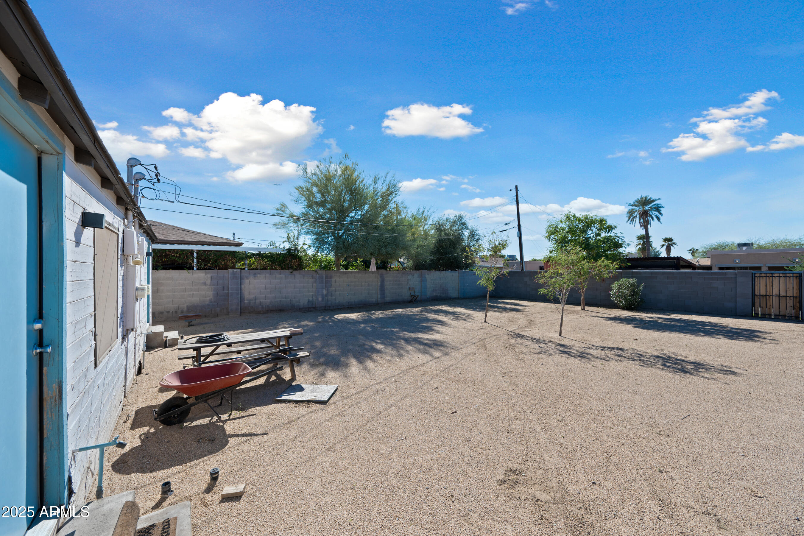 438 North 17th Avenue, Unit A Phoenix, AZ 85007 - Photo 16 of 20 a view of a backyard