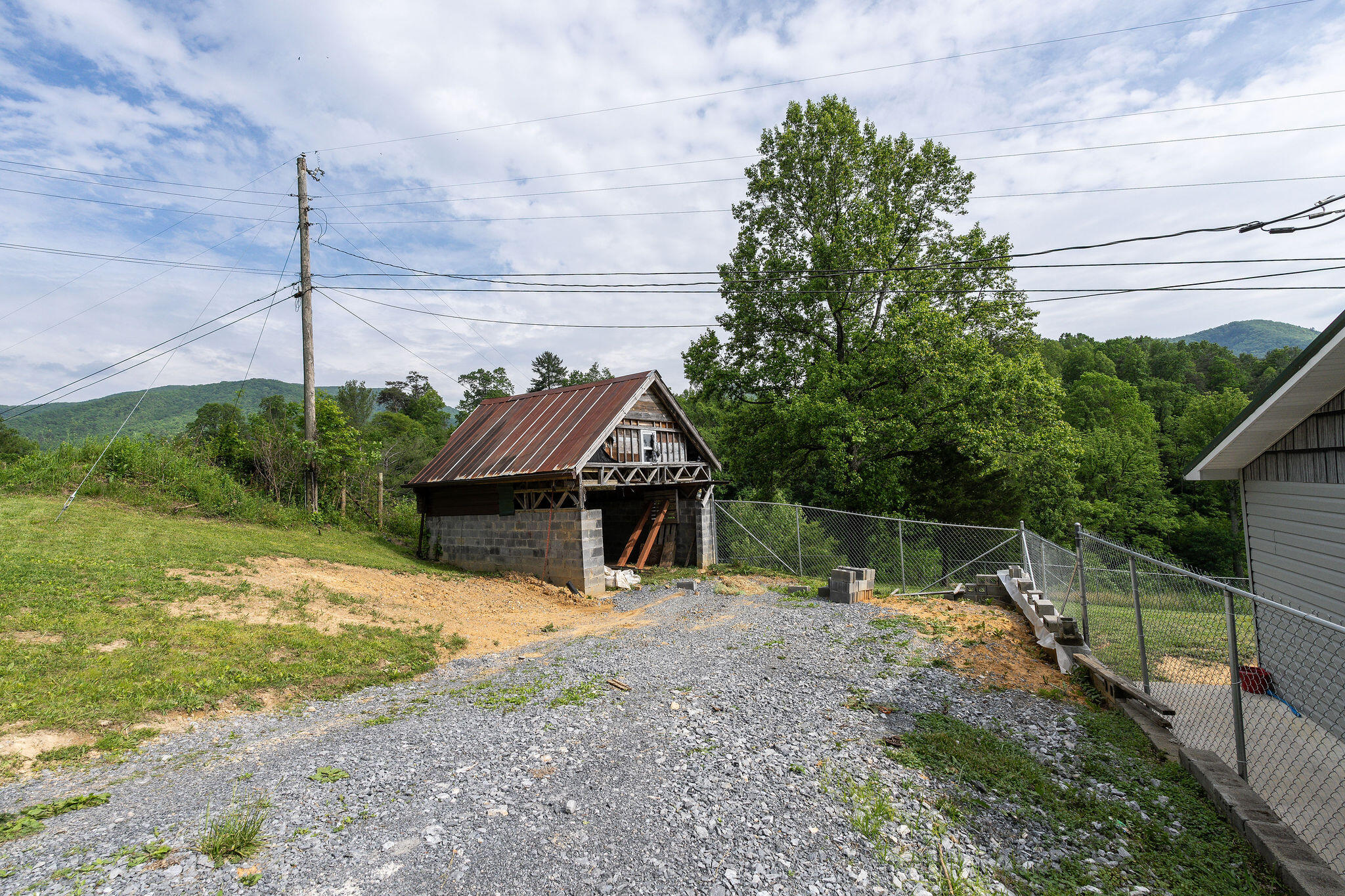 206 Stout Hollow Road Hampton, TN 37658 - Photo 33 of 54 DSC00904