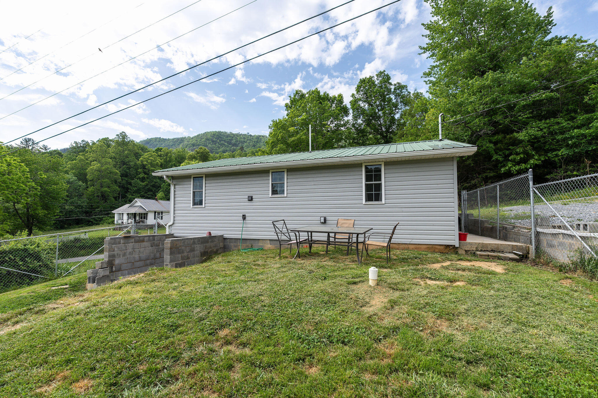 206 Stout Hollow Road Hampton, TN 37658 - Photo 4 of 54 DSC00916