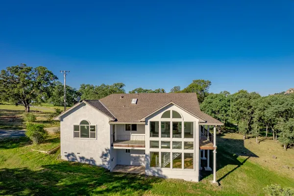 a view of front a house with a yard