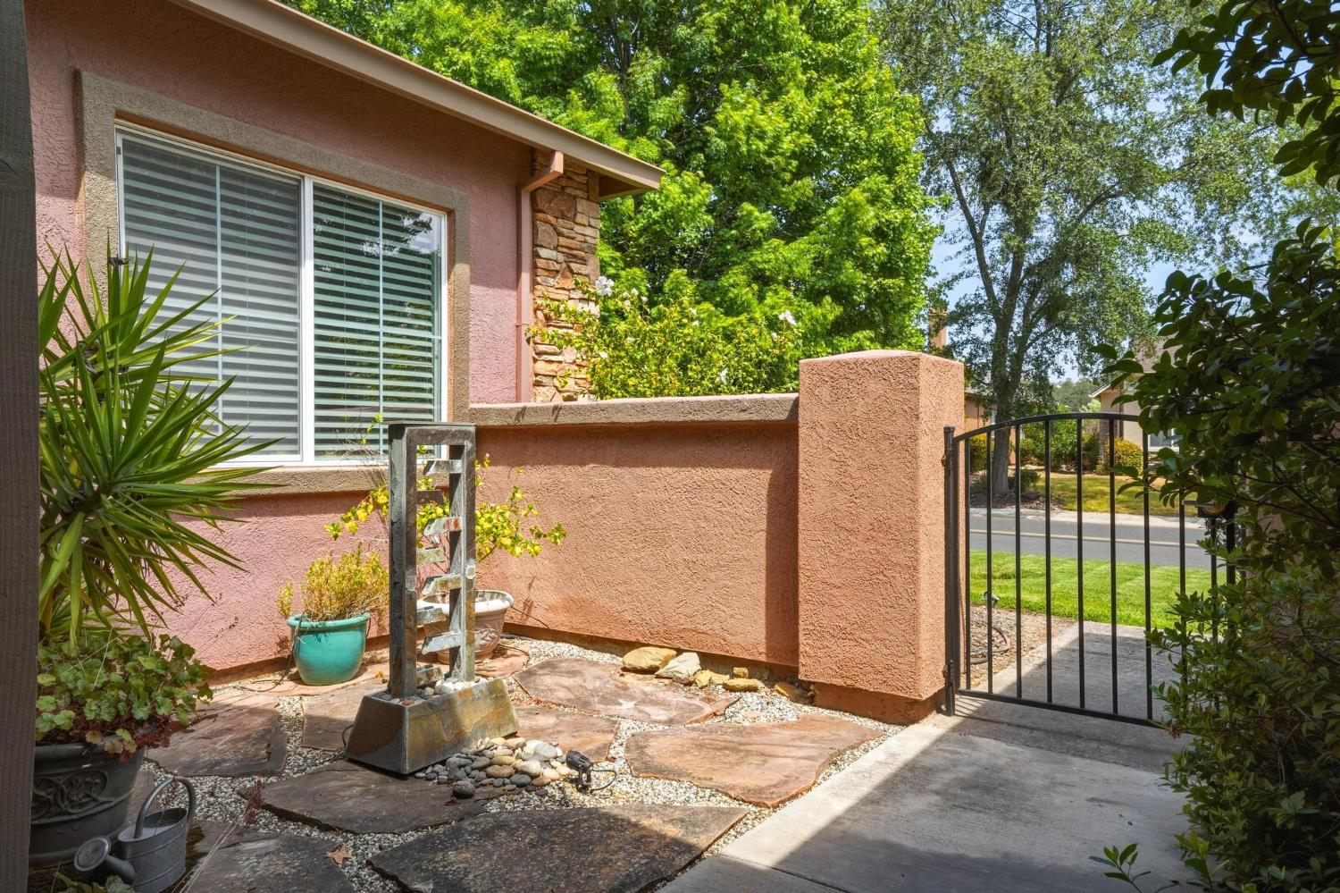267 Rock Ridge Lane Copperopolis, CA 95228 - Photo 11 of 57 Gated Courtyard