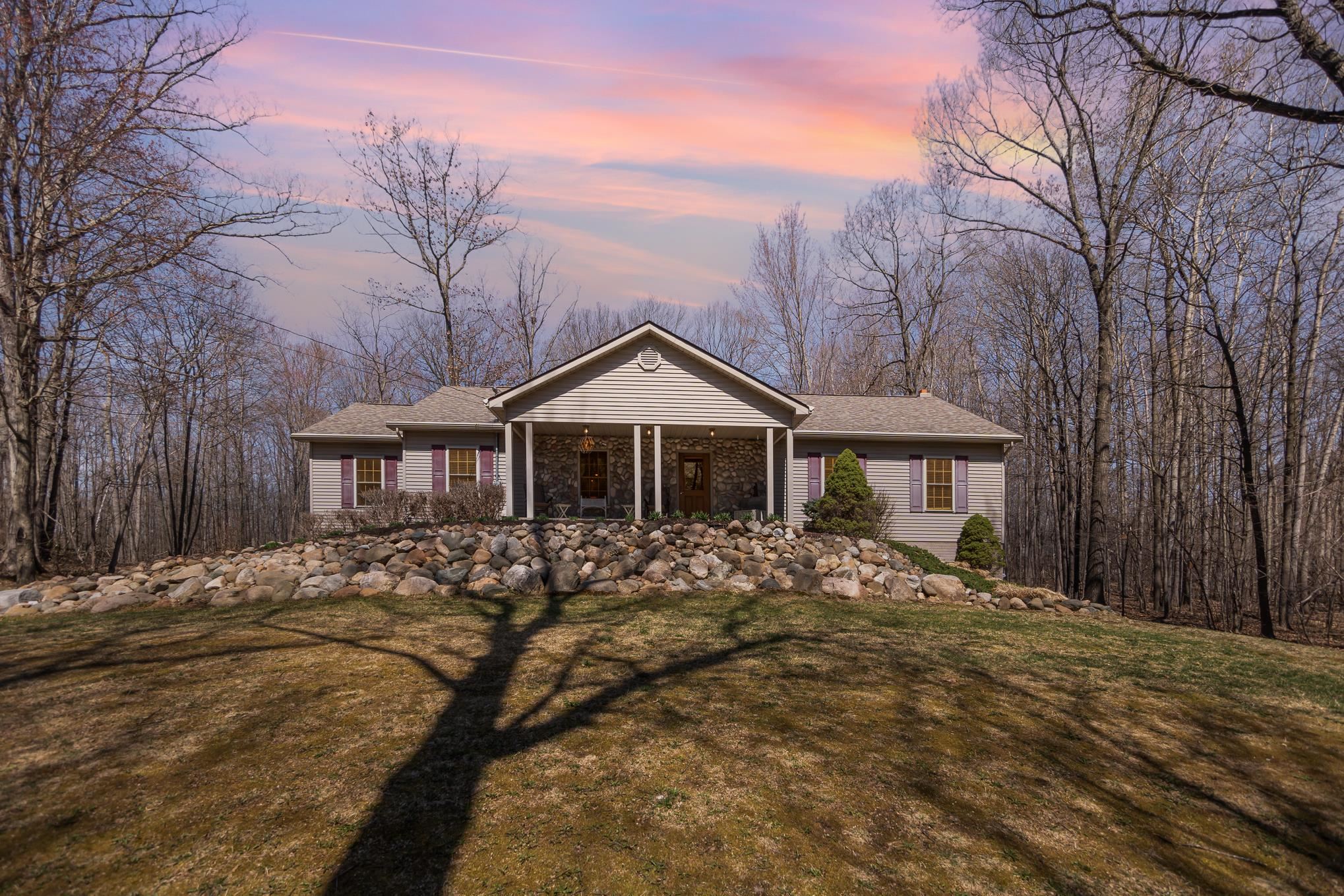 556 West Stewart Road Midland, MI 48640 - Photo 1 of 32