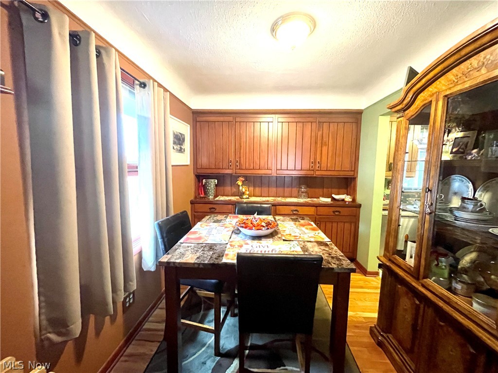 9132 Reichert Road Cleveland, OH 44130 - Photo 5 of 27