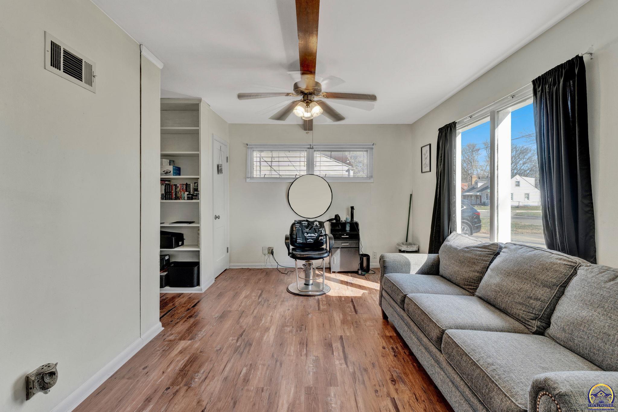 4308 Southwest 19th Street Topeka, KS 66604 - Photo 11 of 37