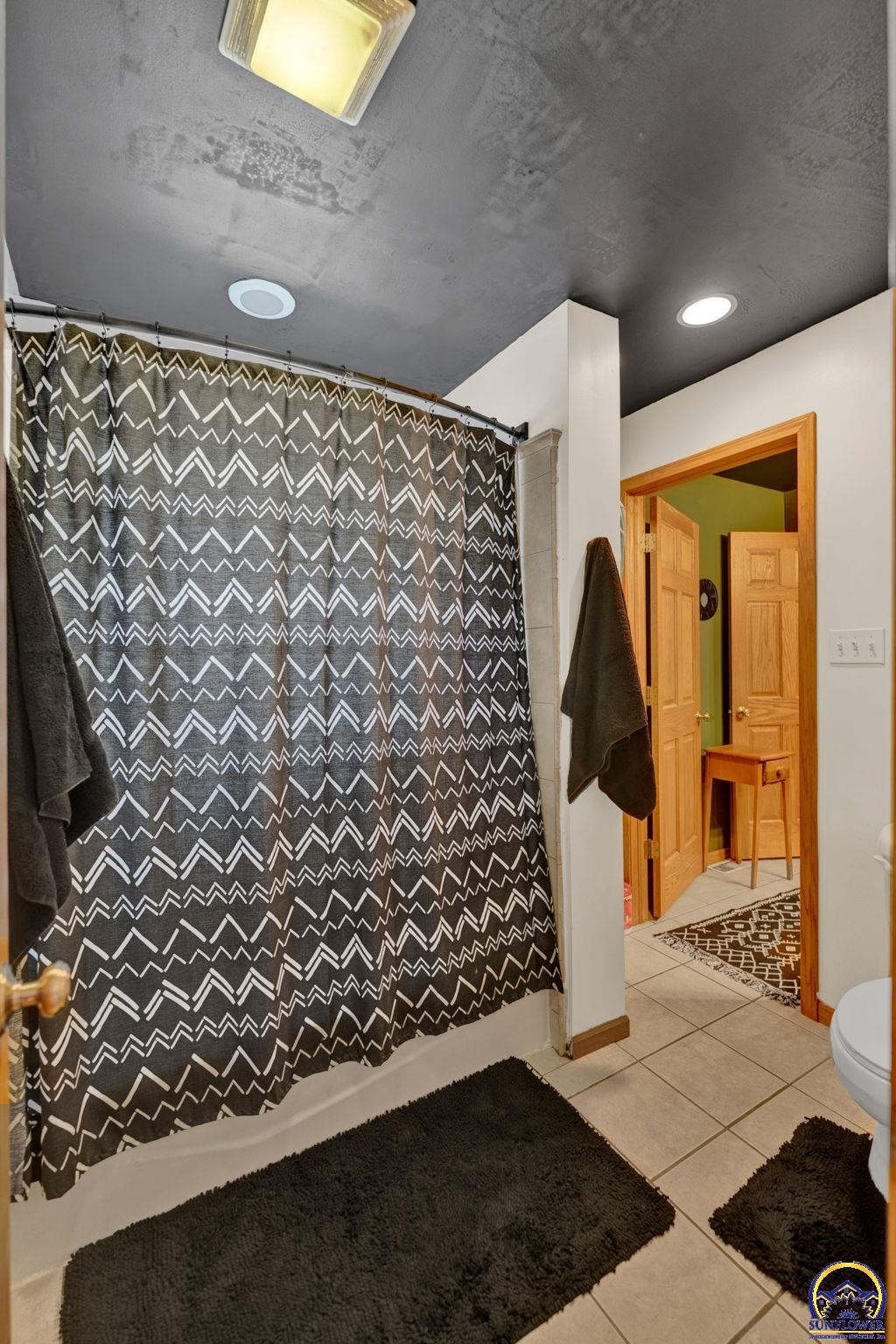 4308 Southwest 19th Street Topeka, KS 66604 - Photo 23 of 37