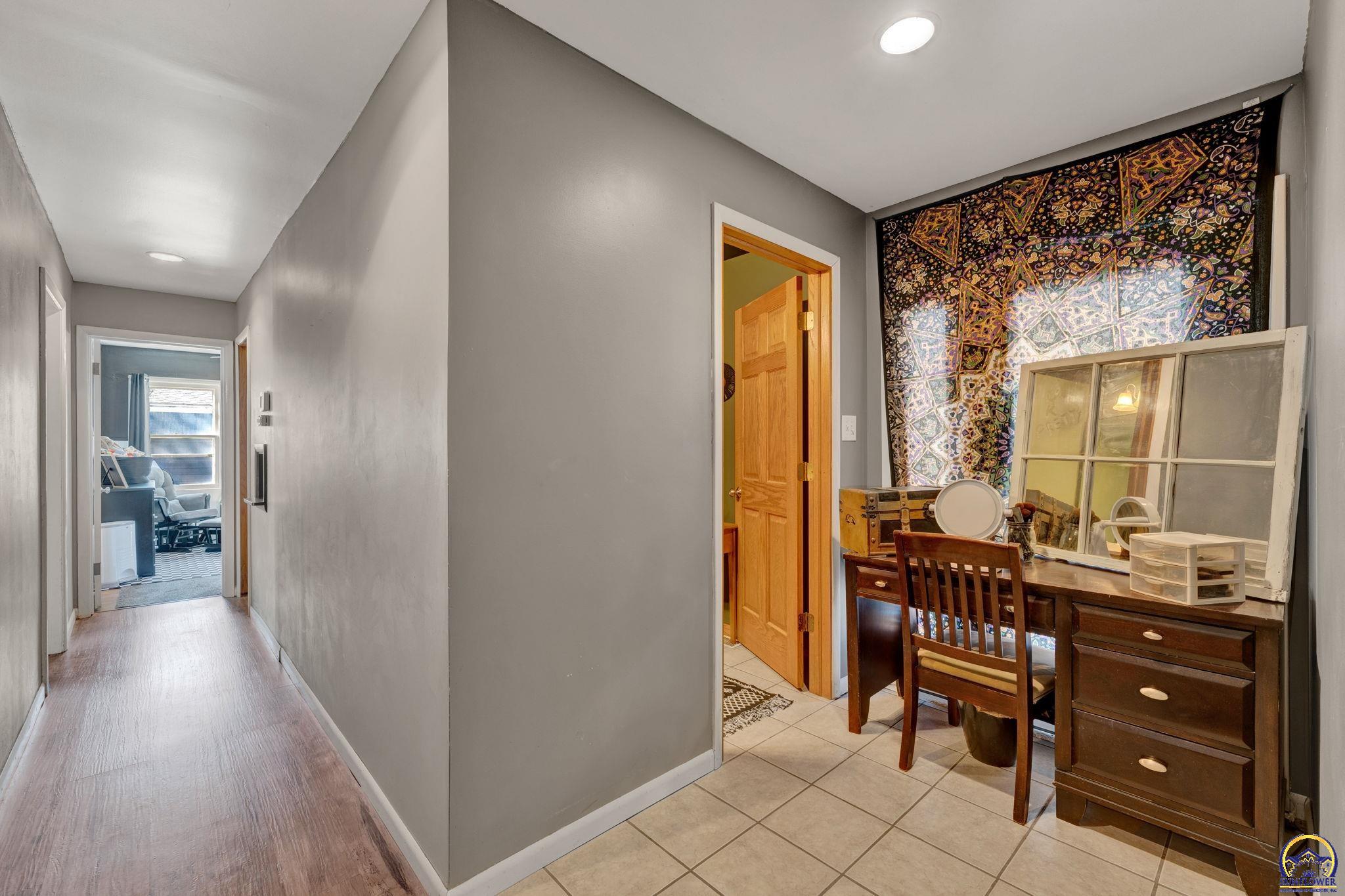 4308 Southwest 19th Street Topeka, KS 66604 - Photo 29 of 37