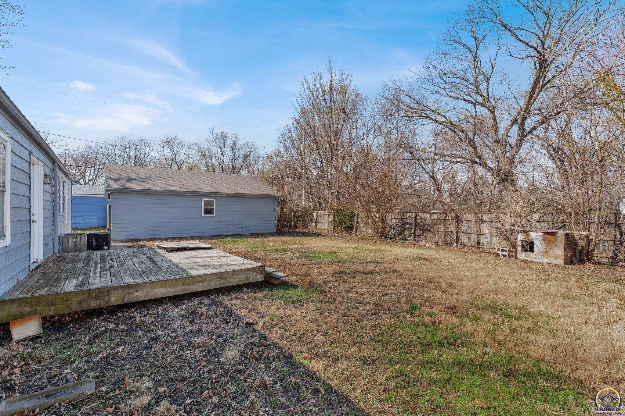 4308 Southwest 19th Street Topeka, KS 66604 - Photo 32 of 37