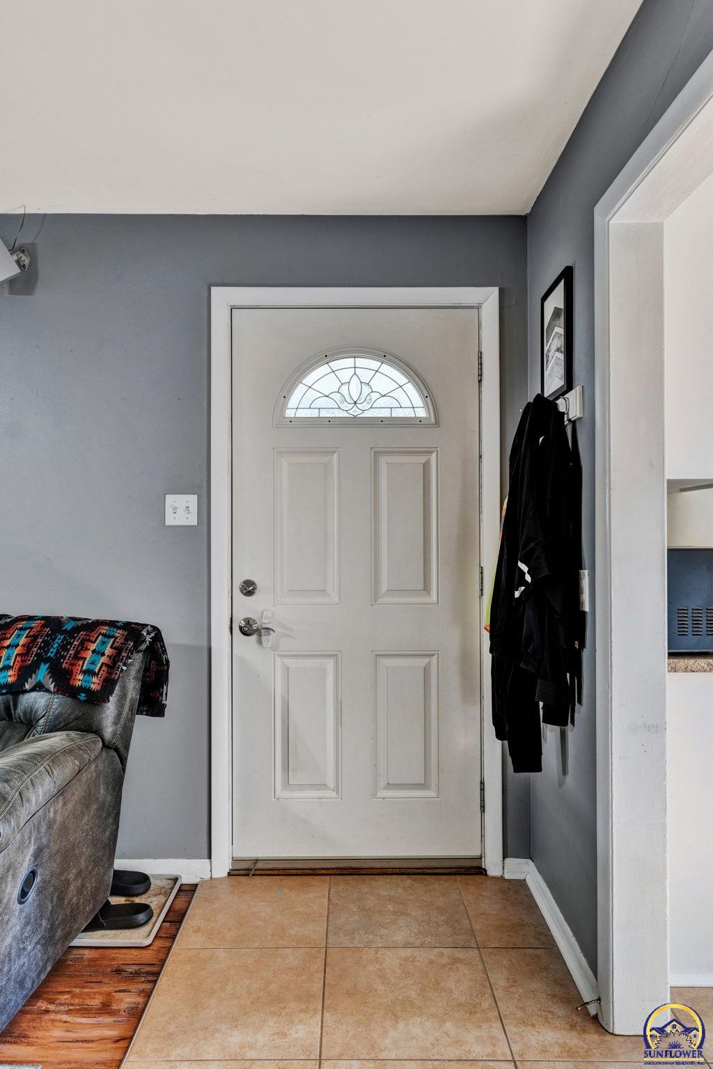 4308 Southwest 19th Street Topeka, KS 66604 - Photo 7 of 37