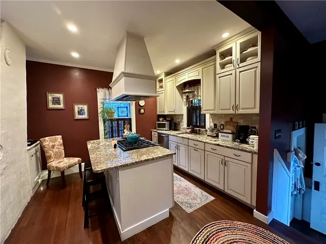 $629,900 | 172 Bluff Avenue, Cranston, RI 02905