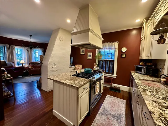 $629,900 | 172 Bluff Avenue, Cranston, RI 02905