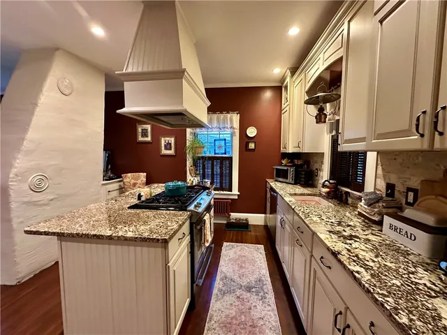 $629,900 | 172 Bluff Avenue, Cranston, RI 02905