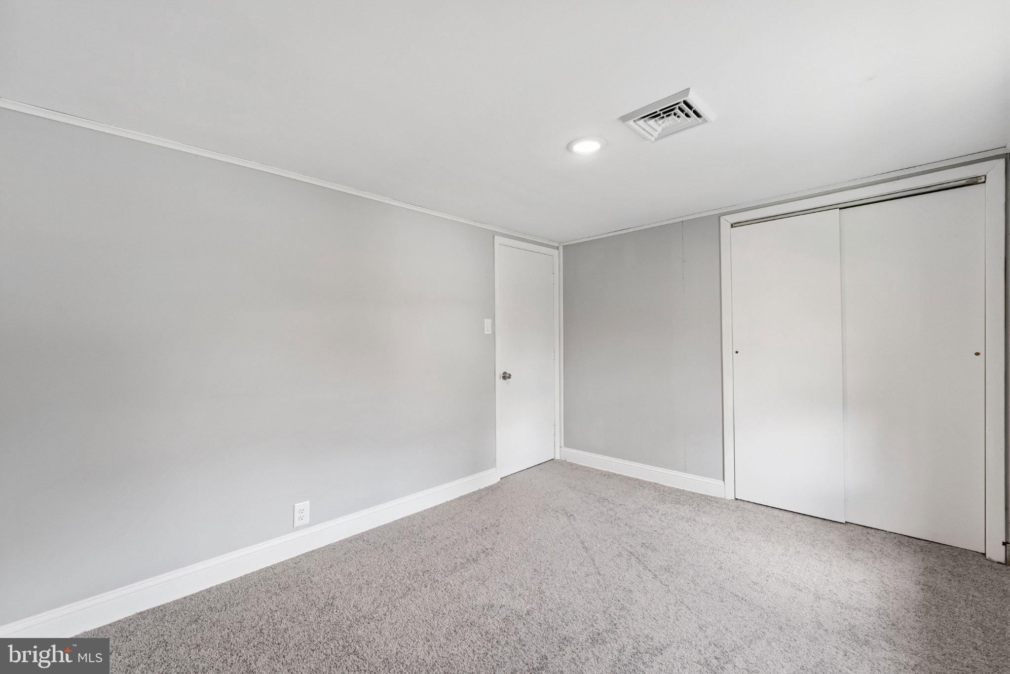 33 Mantua Road Mount Royal, NJ 08061 - Photo 16 of 34 Versatile space with modern appeal.