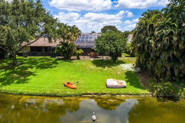 $2,500 | 1369 Riverside Circle, Wellington, FL 33414