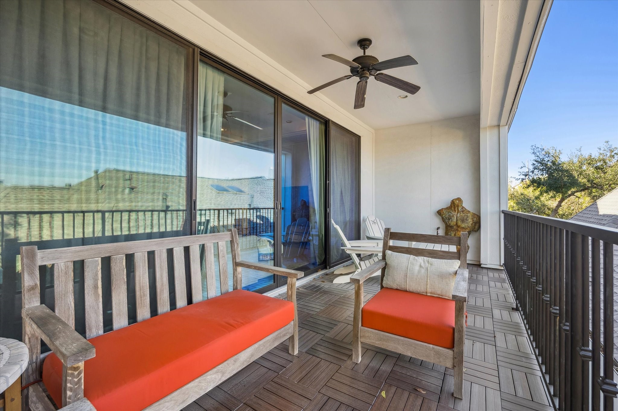 1547 Nevada Street Houston, TX 77006 - Photo 23 of 23 a balcony with furniture