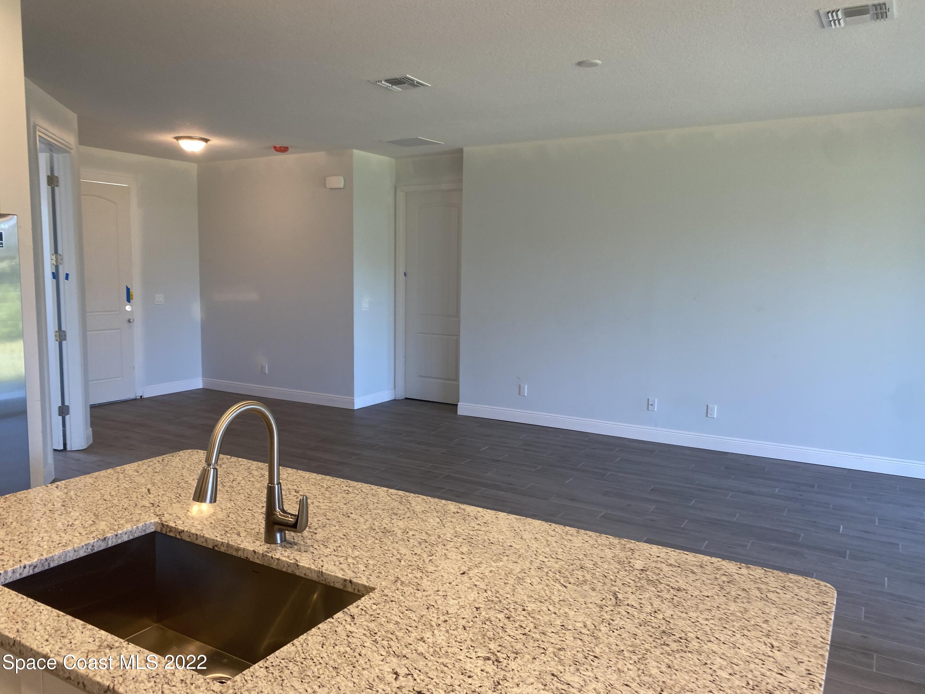 1180 Pasadena Road Southeast Palm Bay, FL 32909 - Photo 4 of 17 island