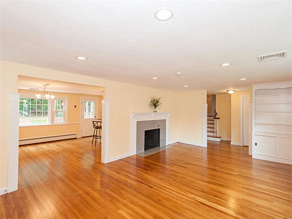 22 Robin Road Lynnfield, MA 01940 - Photo 10 of 27 Gallery Image 10