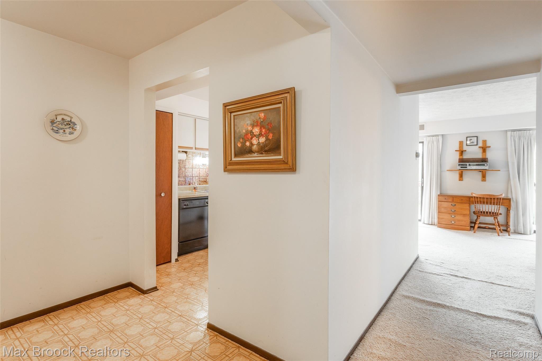 1695 Riverside Drive, Unit 12 Rochester, MI 48309 - Photo 6 of 29 244A2614.jpg
