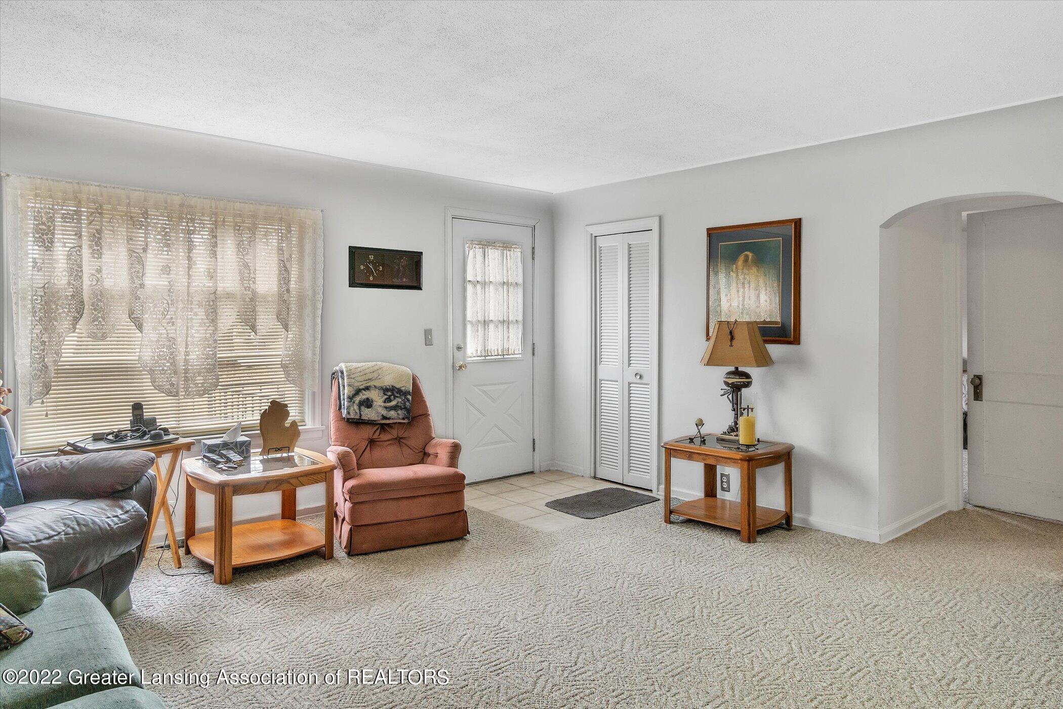 4610 Old Lansing Road Lansing, MI 48917 - Photo 9 of 43 09-4610-Old-Lansing-Rd-WindowStill-Real-