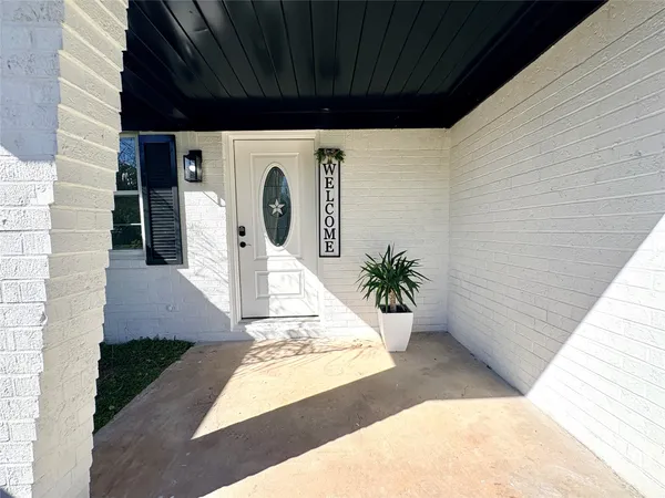 a view of an outdoor space