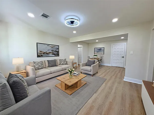 $199,900 | 413 La Bradford Drive, Bay City, TX 77414