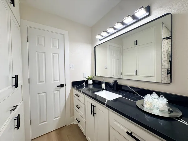 $199,900 | 413 La Bradford Drive, Bay City, TX 77414