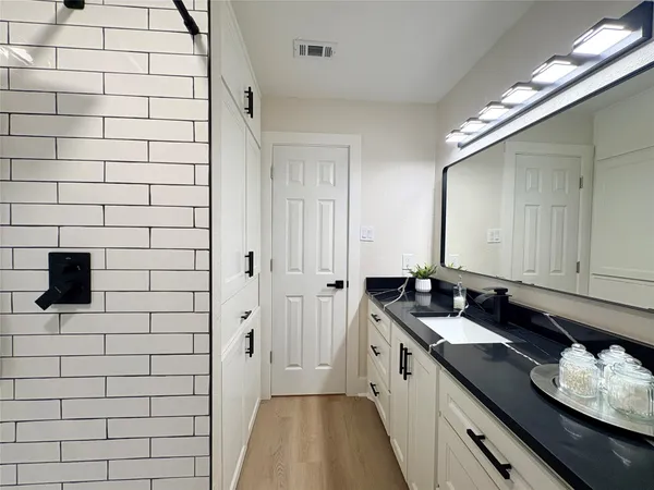 $199,900 | 413 La Bradford Drive, Bay City, TX 77414