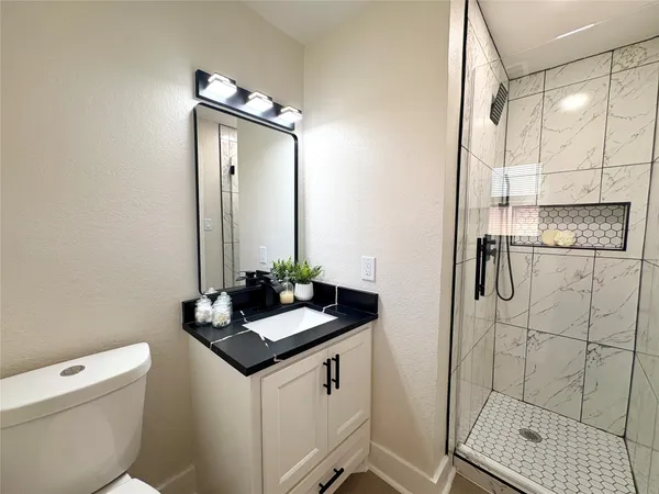 $199,900 | 413 La Bradford Drive, Bay City, TX 77414