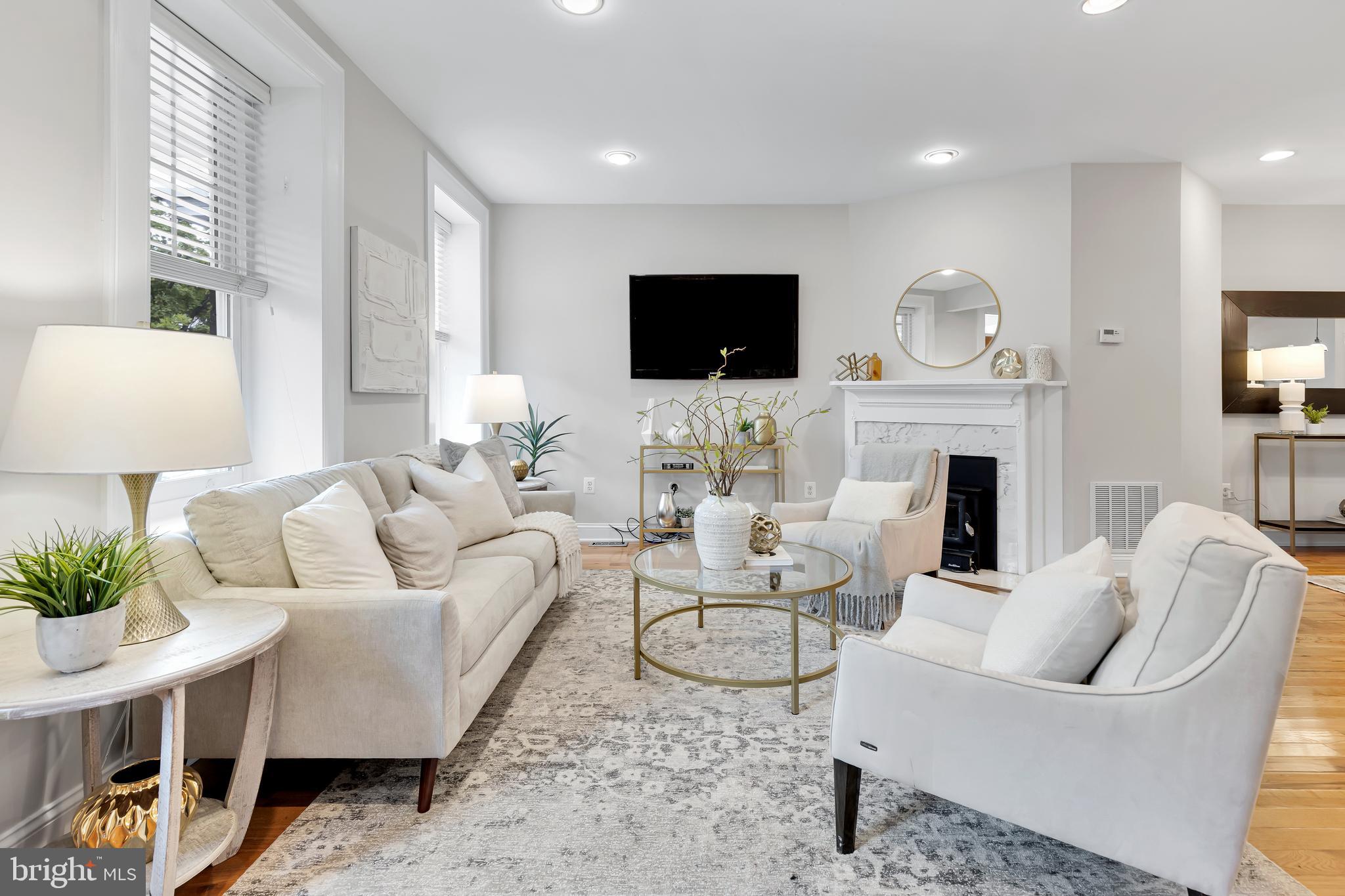 641 Lexington Place Northeast Washington, DC 20002 - Photo 4 of 44