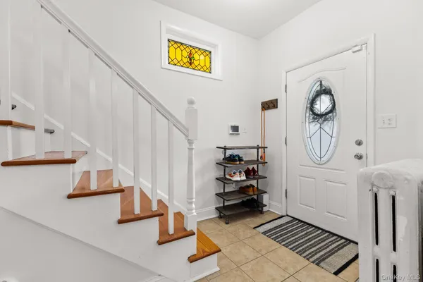 a view of entryway and workspace