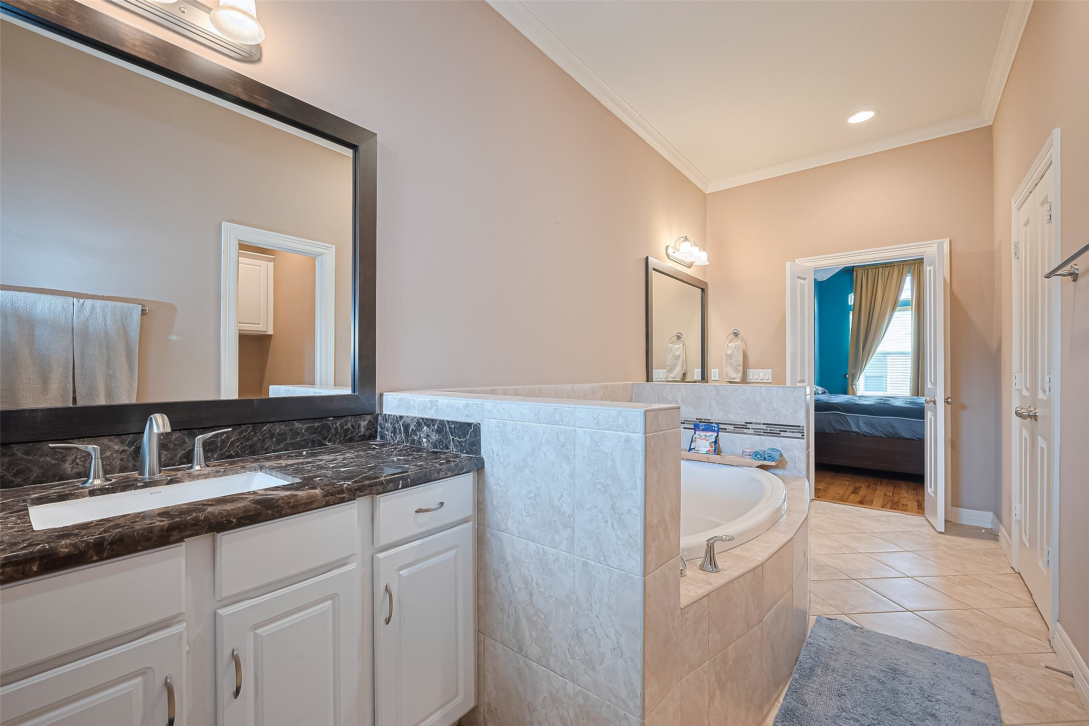 3925 Floyd Street Houston, TX 77007 - Photo 22 of 24 a en suite bathroom with a granite countertop sink and a mirror