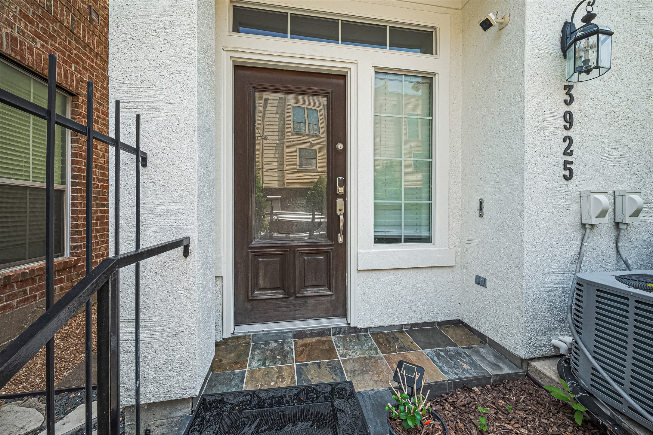 3925 Floyd Street Houston, TX 77007 - Photo 3 of 24 a house view with a sink