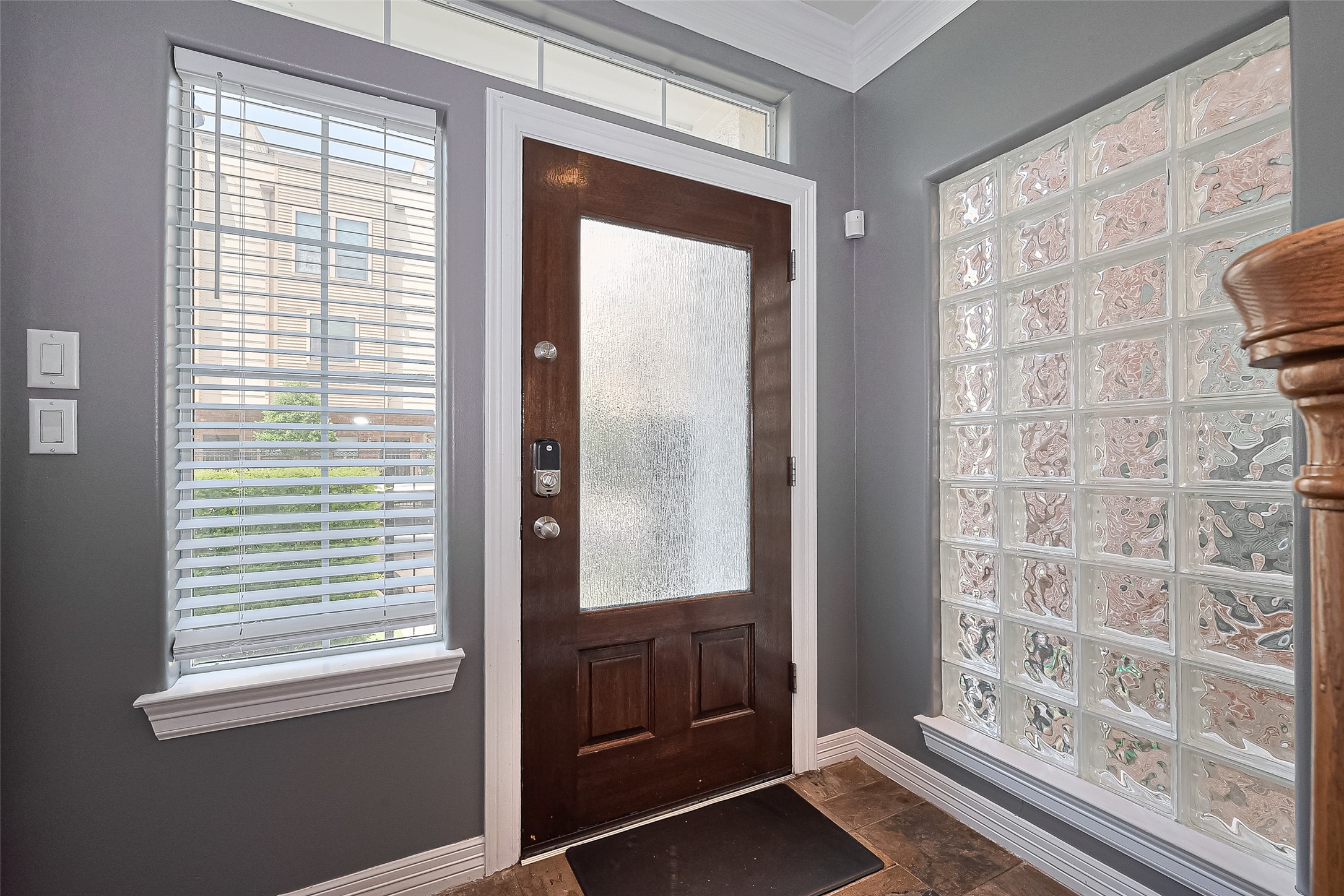 3925 Floyd Street Houston, TX 77007 - Photo 4 of 24 a view of front door