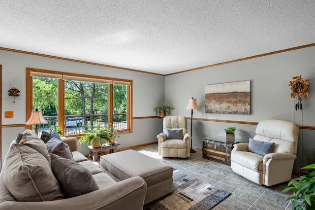 $465,000 | 2929 Lake Elmo Avenue North, Lake Elmo, MN 55042