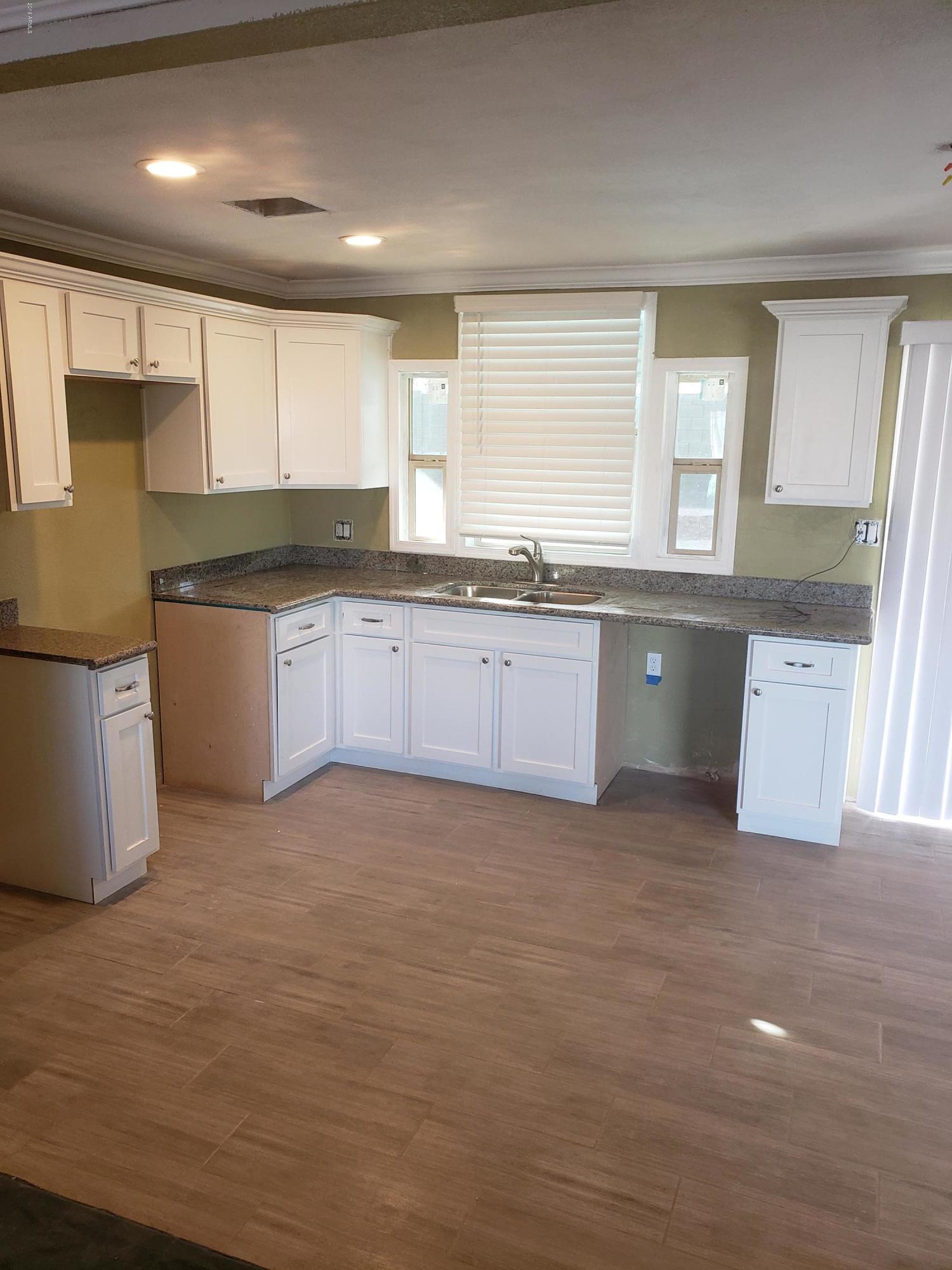 4519 East Pecan Road Phoenix, AZ 85040 - Photo 13 of 23 Kitchen