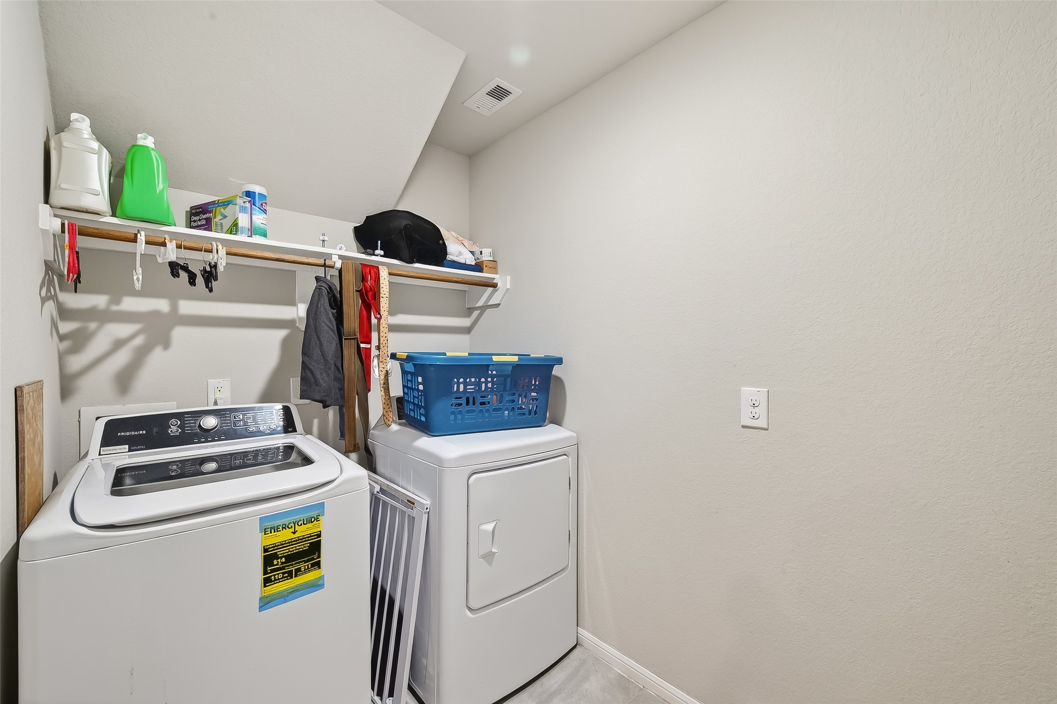8007 Carillon Way Rosharon, TX 77583 - Photo 17 of 33 a utility room with dryer and washer